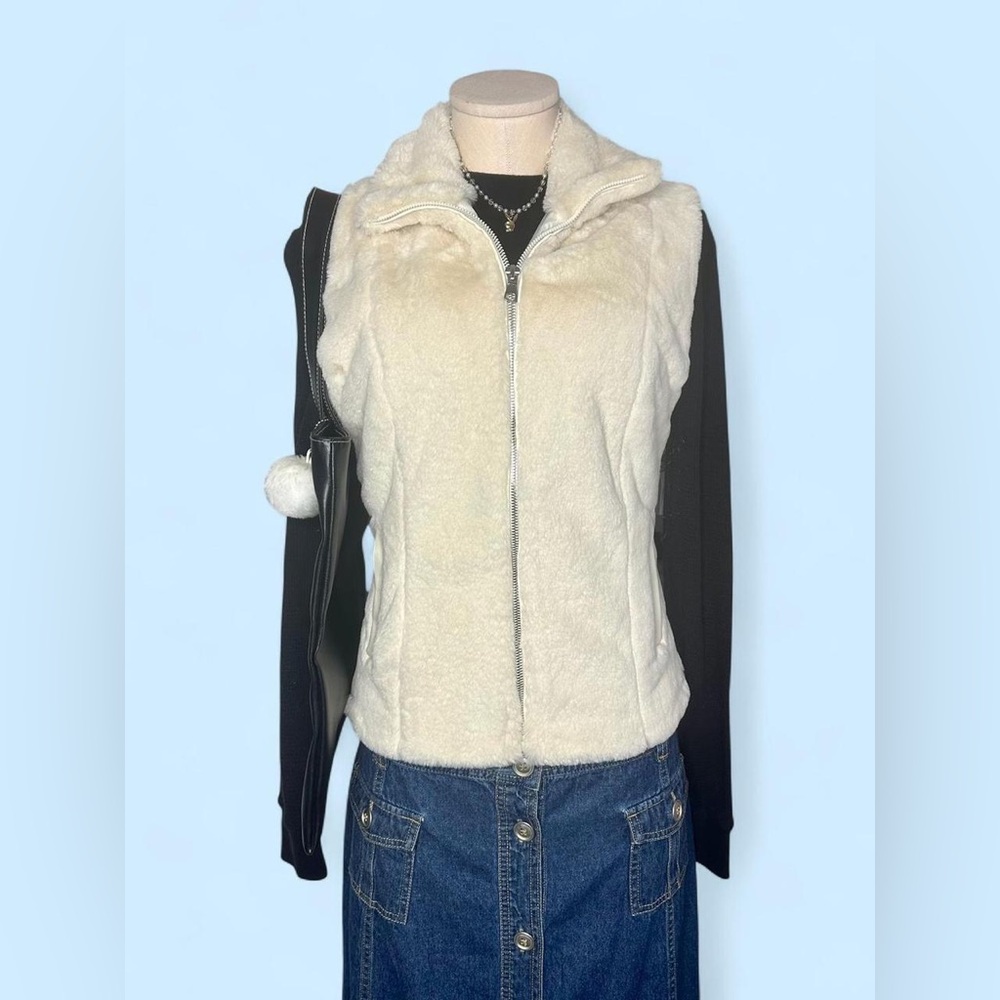 Cream Faux Fur Vest w/ Cable Knit Detail Woman’s S
